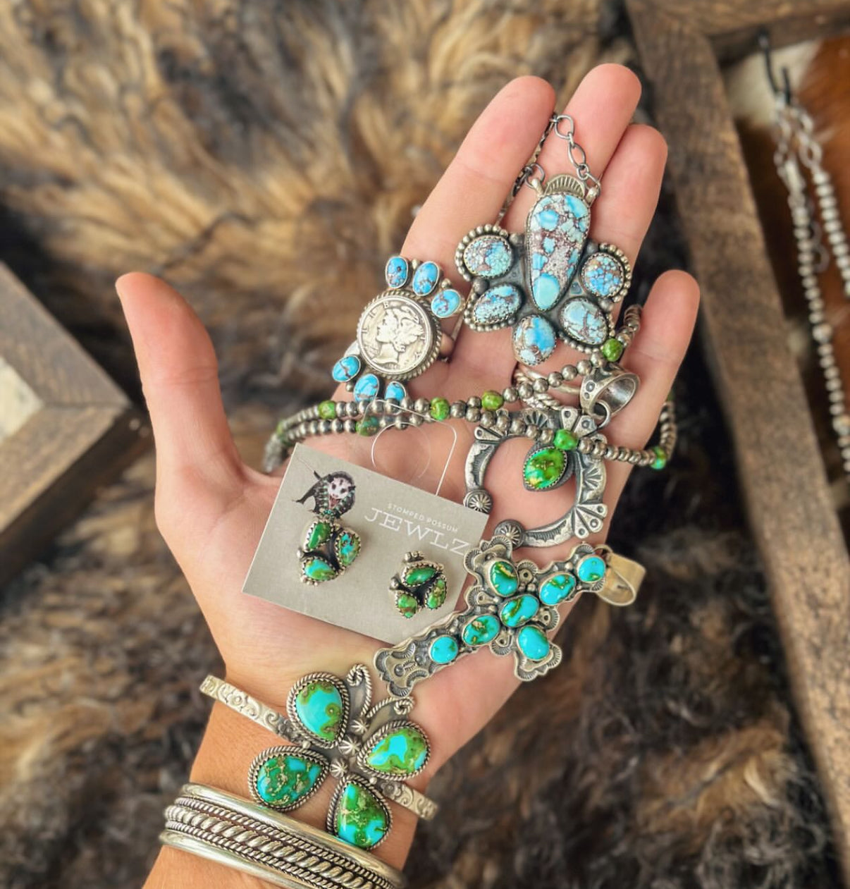 𝐍𝐞𝐜𝐤𝐥𝐚𝐜𝐞𝐬